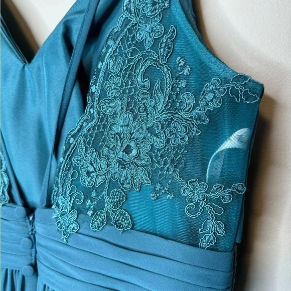 AZAZI NWT LONG WOMANS FORMAL DRESS - Picture 6 of 13